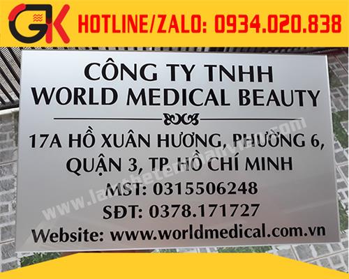 BẢNG MICA IN, SƠN NỀN BẠC NHŨ